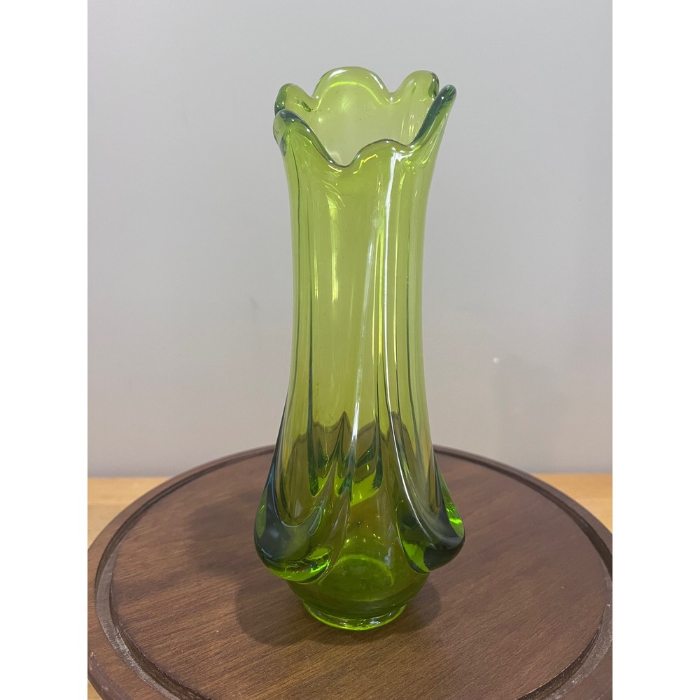Vtg Viking Glass Avocado Green Swung Vase Mid Century Modern 9.5‎ Inch MCM Art